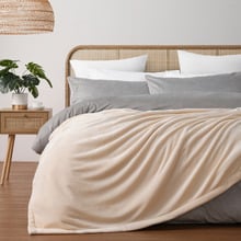 Hudson Sherpa Reversible Blanket